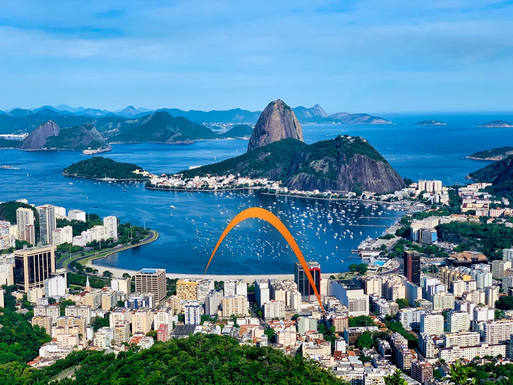 Baia di Botafogo e Pan di Zucchero a Rio de Janeiro con l’arco arancione Gen Brasil